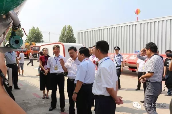 通亞汽車研發(fā)出全國最輕、中國第一臺鋁合金粉粒物料運輸半掛車！