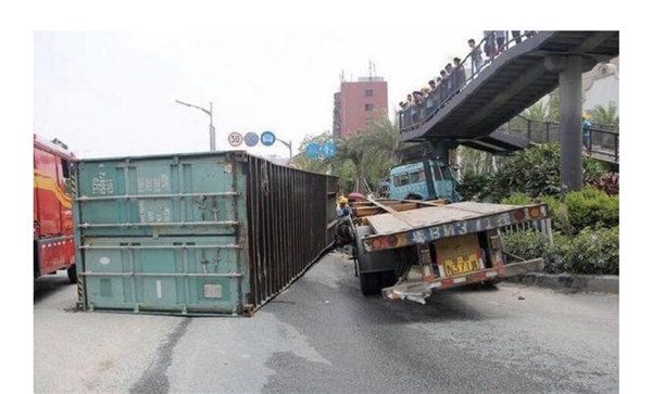 集裝箱運輸半掛車不上鎖！通亞幫您解決！